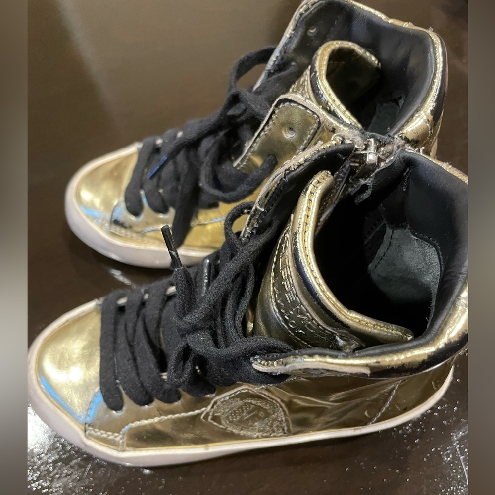 Phillippe  model  junior sneaker gold color size toddler girl 9.5
